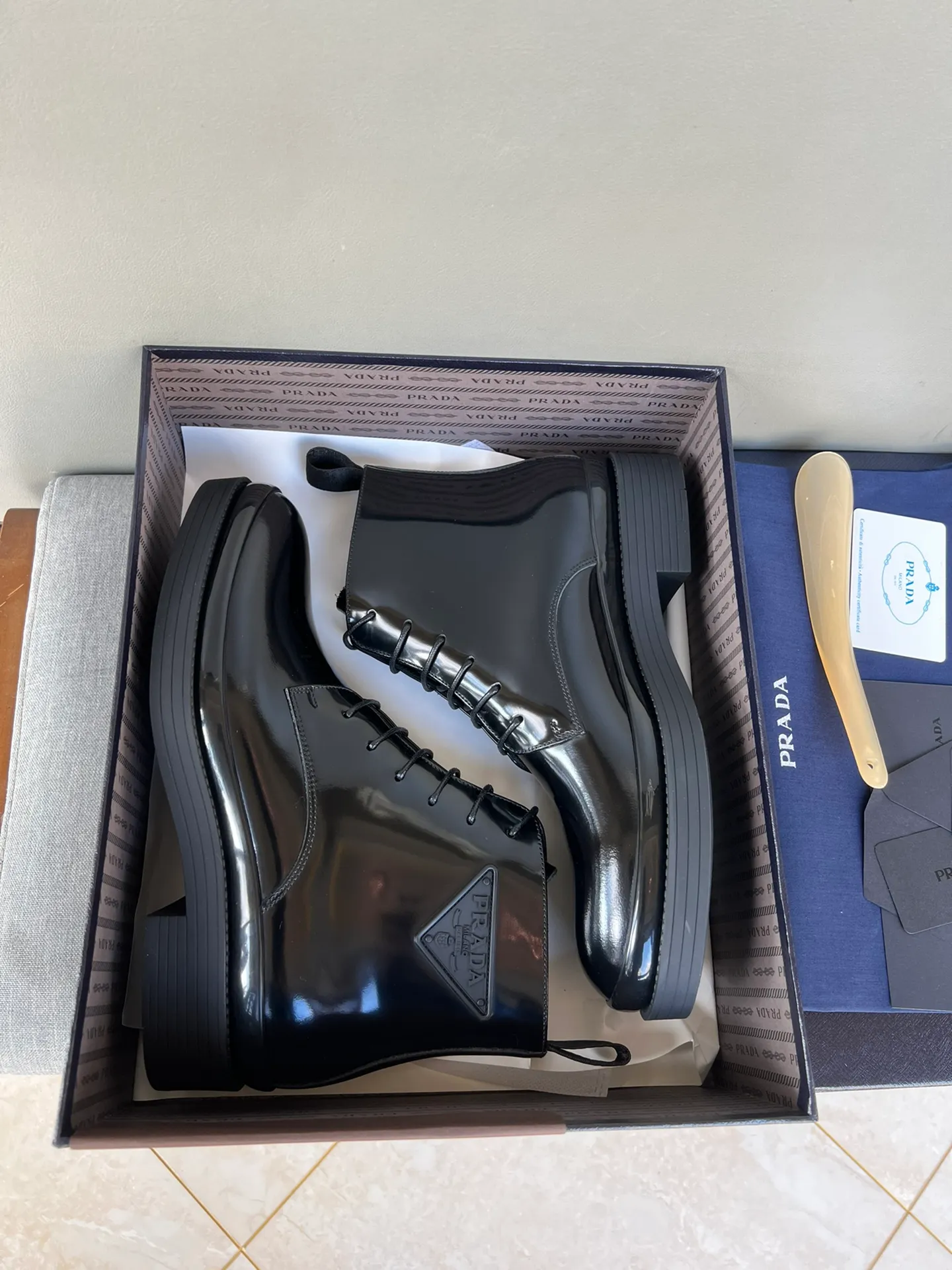 Batch of 1000💰Exclusive hot-selling new Prada Chelsea thick-soled men's shoes, naked boots, imported calf leather on the surface, cow leather on the lining, the outsole is made of private model TPU material, the frosted effect is consistent with the original version, 39-44 in stock (38, 45 custom-made, non-refundable)